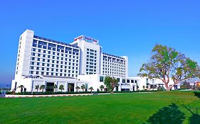 The Green Park Pendik